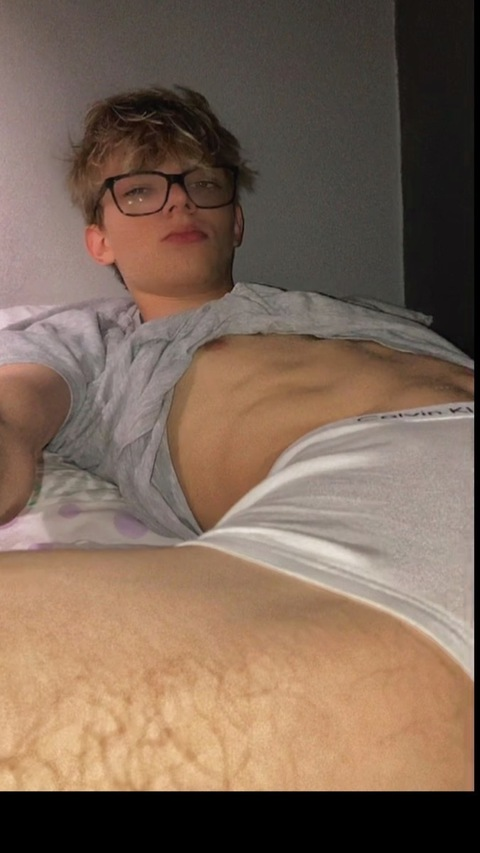 adamhrvth1 onlyfans leaked picture 2