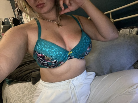 anniee20 onlyfans leaked picture 2
