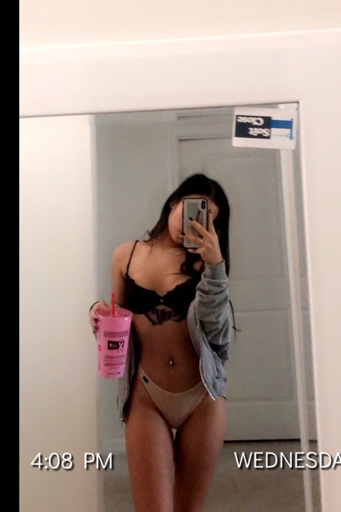 annieee.winn onlyfans leaked picture 2