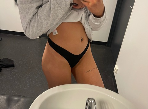 april-babe onlyfans leaked picture 2