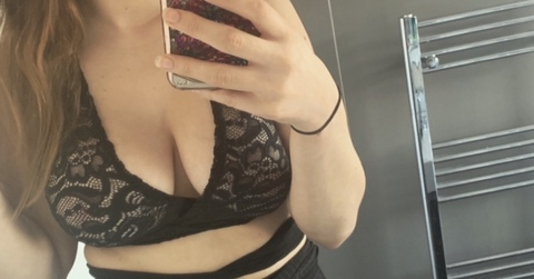 bethany2107 onlyfans leaked picture 2