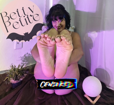 bettypetite onlyfans leaked picture 2