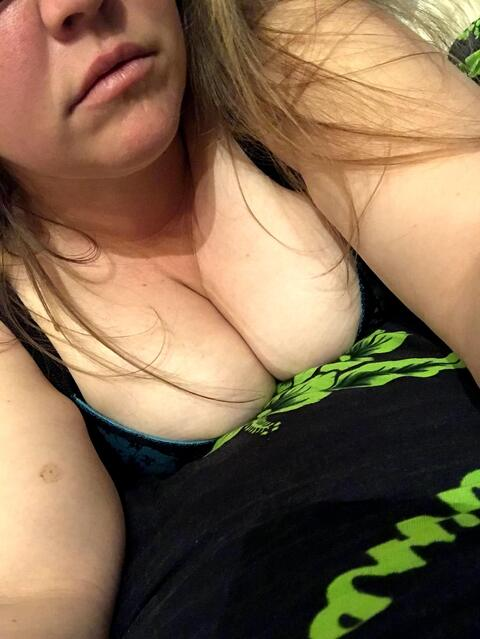bigtittytightkitty onlyfans leaked picture 2