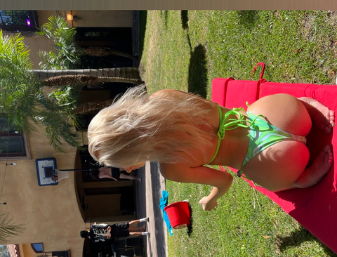 bombshellbarbz onlyfans leaked picture 2