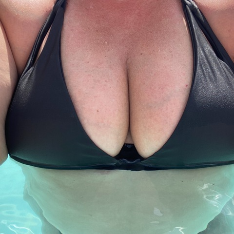 browneyedcurvygirl onlyfans leaked picture 2