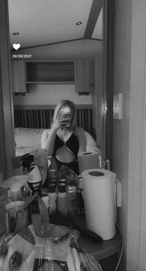 callynadin20 onlyfans leaked picture 2