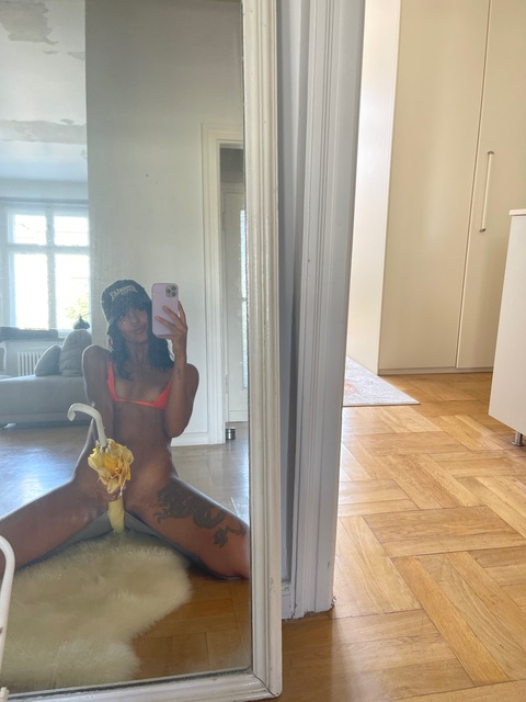 caprilmonde onlyfans leaked picture 2