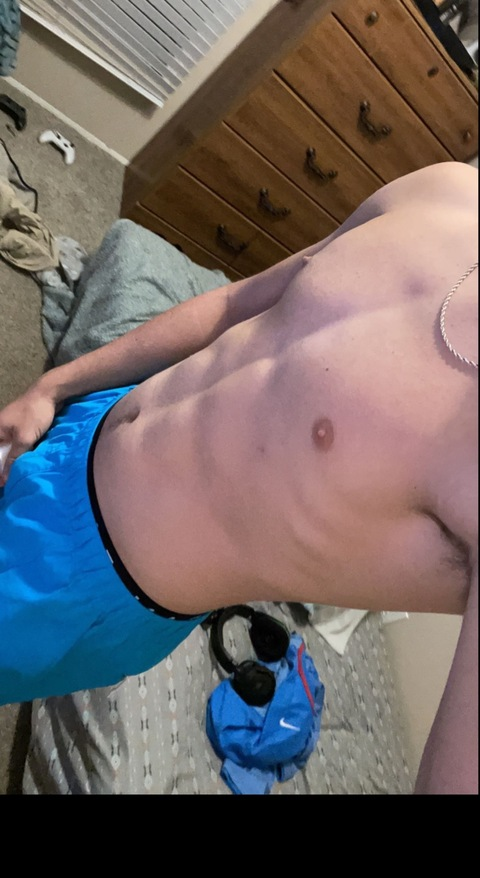 carsonb22 onlyfans leaked picture 2