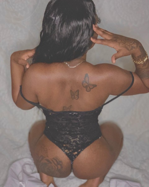 chocolateassdebb onlyfans leaked picture 2