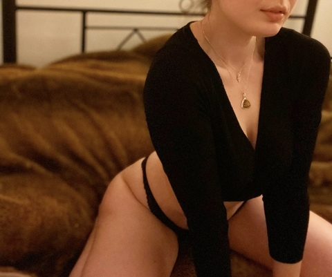 clover.kitty onlyfans leaked picture 2