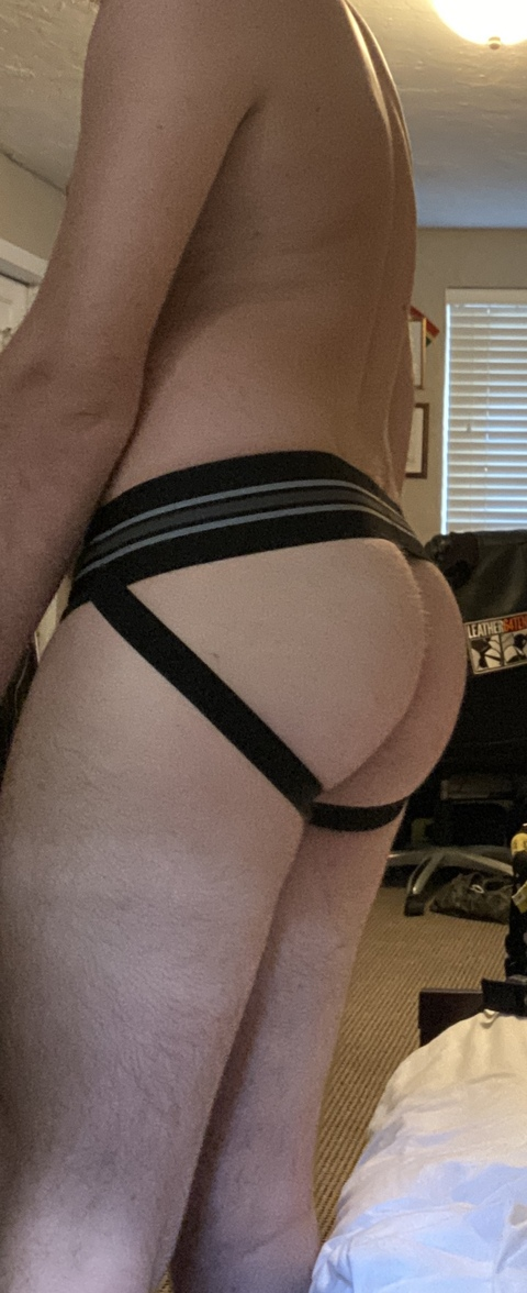 colbyleatherotter onlyfans leaked picture 2