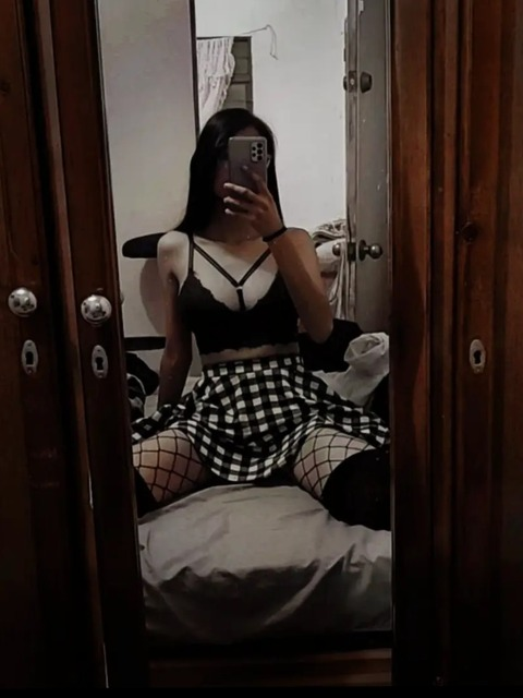 eliz1500 onlyfans leaked picture 2