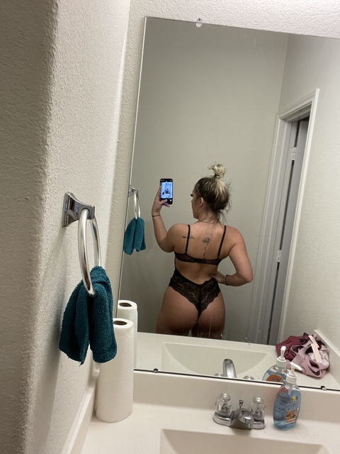 fgm.angel25 onlyfans leaked picture 2
