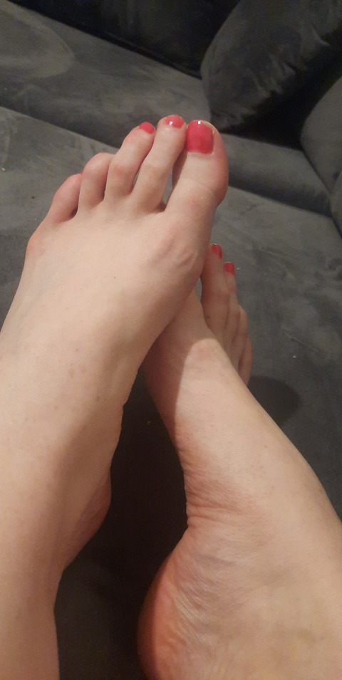 footfetishqween1995 onlyfans leaked picture 2