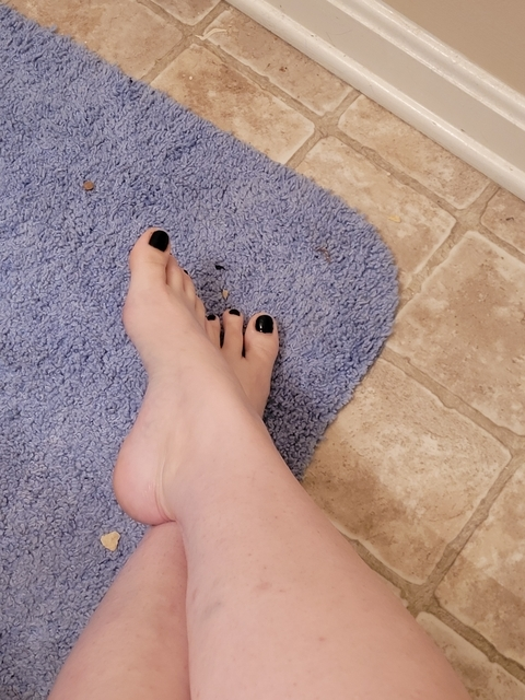 footmomma61317 onlyfans leaked picture 2