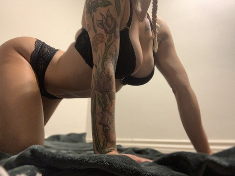 genesisgrey onlyfans leaked picture 2