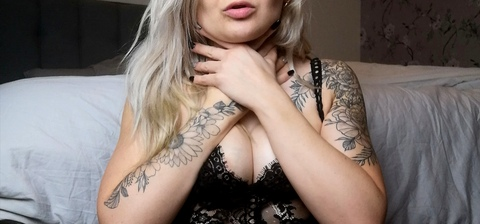 inkedupcrissie onlyfans leaked picture 2