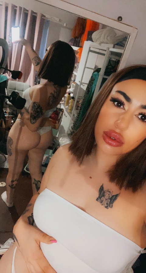 itsvalencia onlyfans leaked picture 2