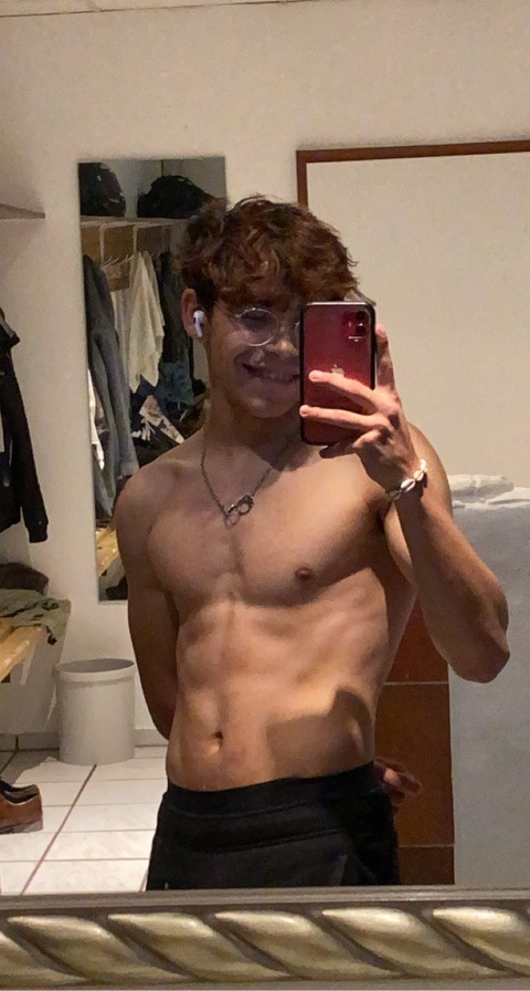 julian.e onlyfans leaked picture 2