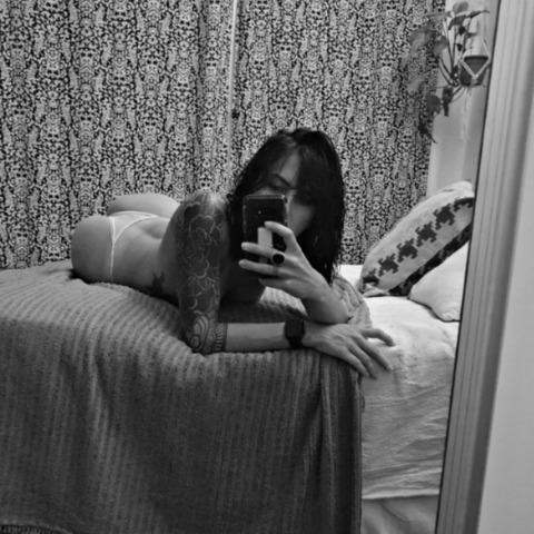 julielove1509 onlyfans leaked picture 2