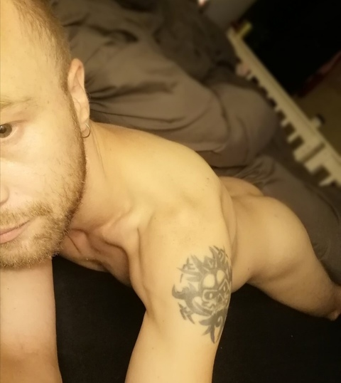 karlhay22vip onlyfans leaked picture 2