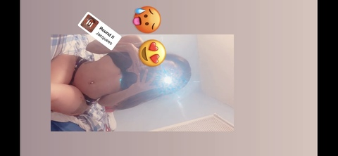 kellyb22 onlyfans leaked picture 2