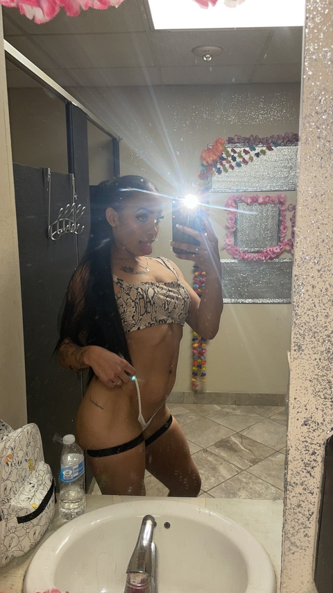 kikathequeen onlyfans leaked picture 2