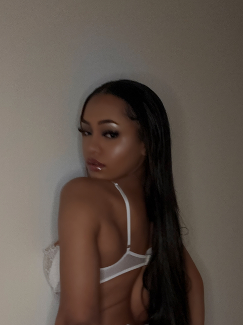 laniiluvv onlyfans leaked picture 2