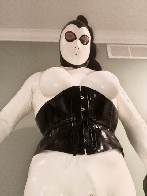 latexrubbergirl onlyfans leaked picture 2