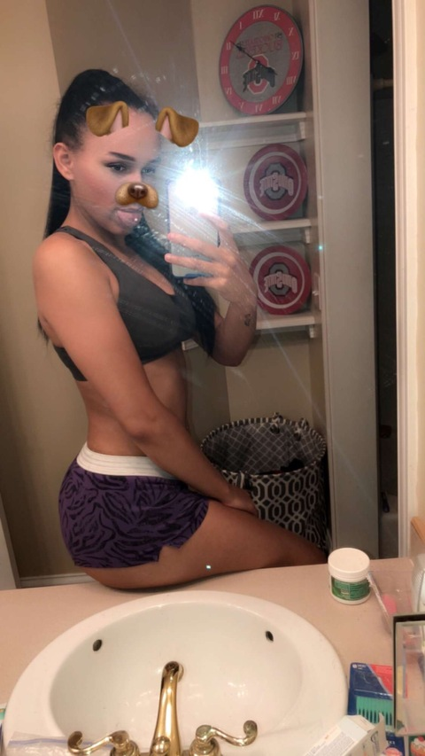 latinafire14 onlyfans leaked picture 2