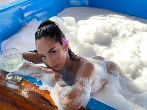 laurarboleda onlyfans leaked picture 2