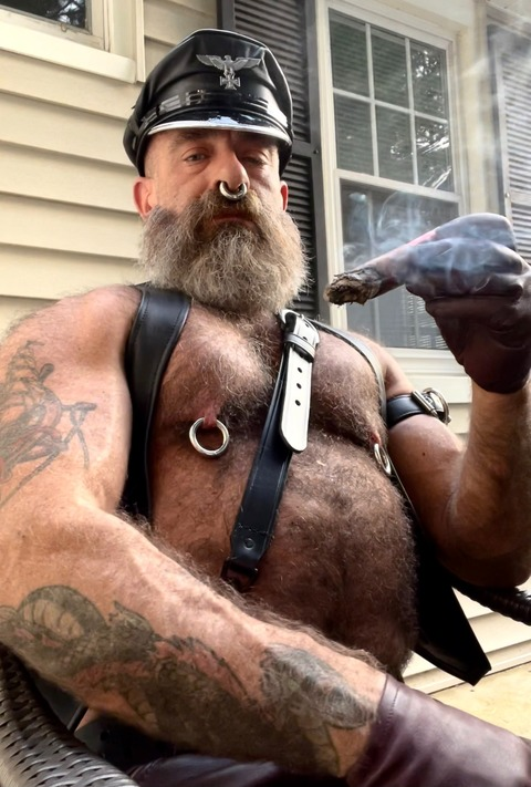 leatherpipedad1 onlyfans leaked picture 2