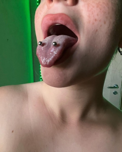 lilith19071 onlyfans leaked picture 2