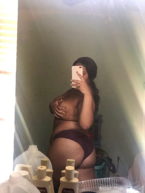 lisa.baby22 onlyfans leaked picture 2