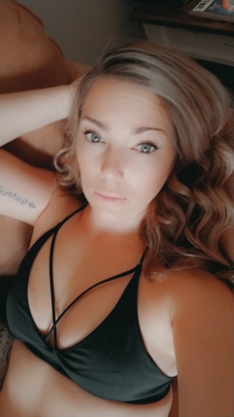 lizabeth31 onlyfans leaked picture 2