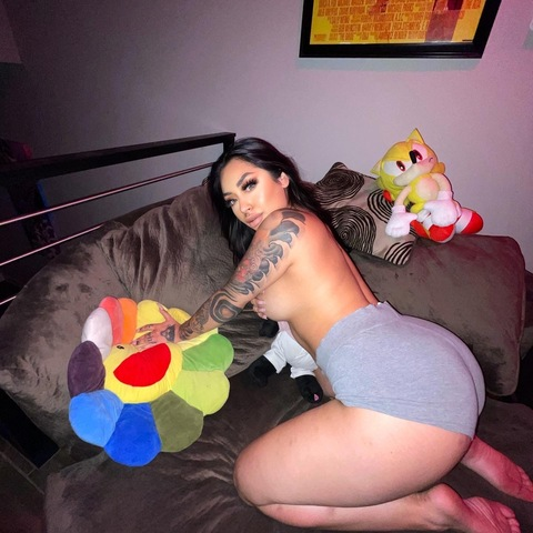 lolalondonn onlyfans leaked picture 2