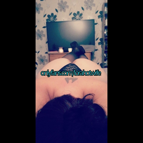 lorahotwife onlyfans leaked picture 2