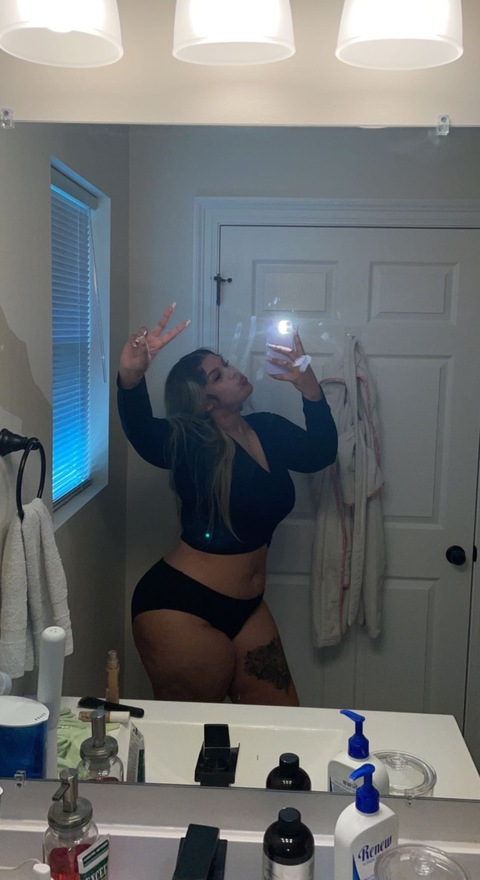 maddieangelle2.0 onlyfans leaked picture 2