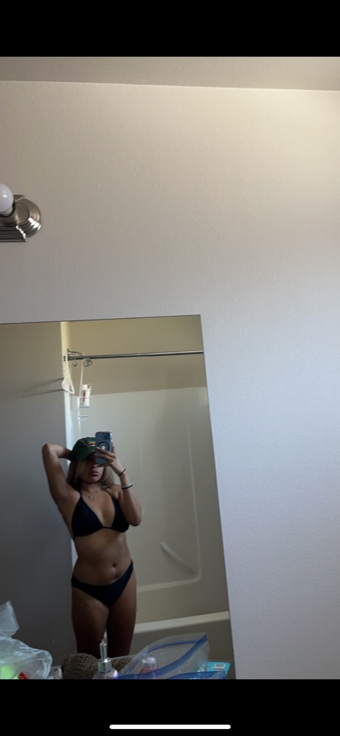 mariac6913 onlyfans leaked picture 2