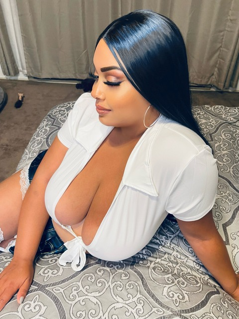 mariahjucy28 onlyfans leaked picture 2