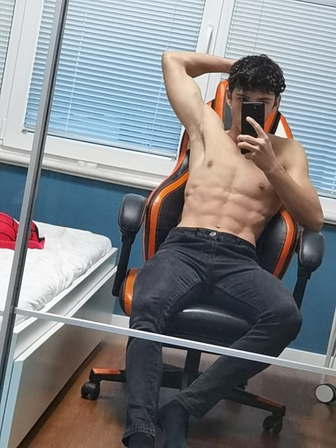 maxisshirtless onlyfans leaked picture 2