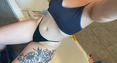 mellyxooxx onlyfans leaked picture 2