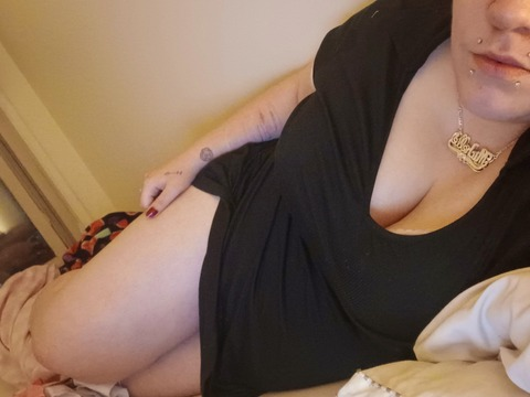 michellesprettyparts onlyfans leaked picture 2