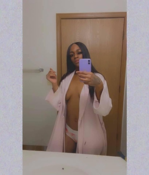 mkeneishaa onlyfans leaked picture 2