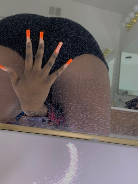 moneeeymarie onlyfans leaked picture 2