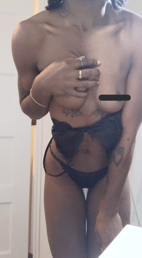 moneymaniacbitch onlyfans leaked picture 2