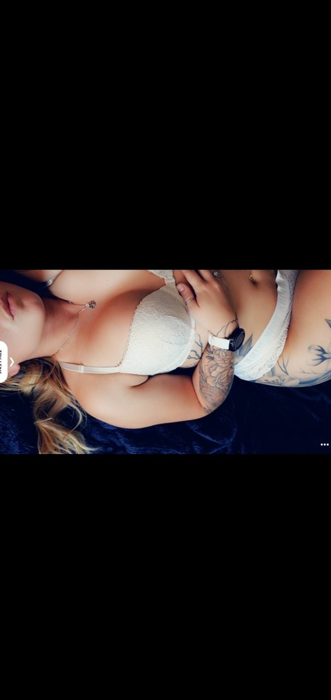 mrs.t.carpenter onlyfans leaked picture 2