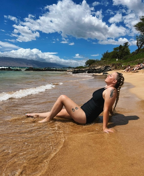 mrsblondebrewer onlyfans leaked picture 2