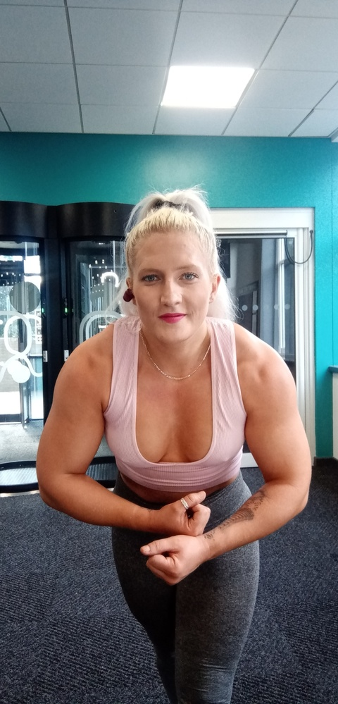 musclebarbie6 onlyfans leaked picture 2