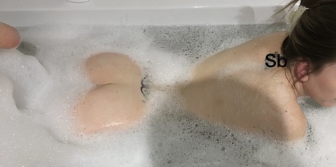 naughtywife29 onlyfans leaked picture 2